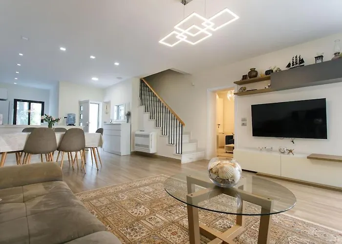 Emi's Villa Golem (Tirana)