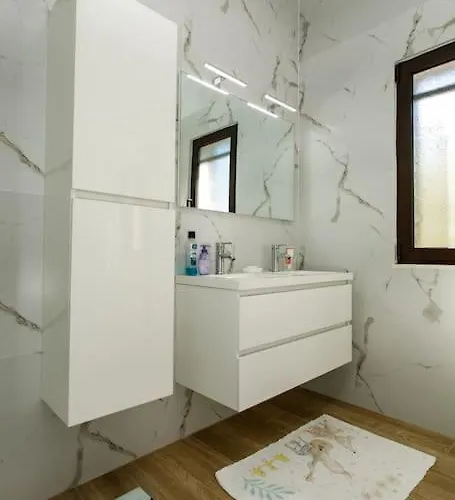 Emi's * Golem (Tirana)