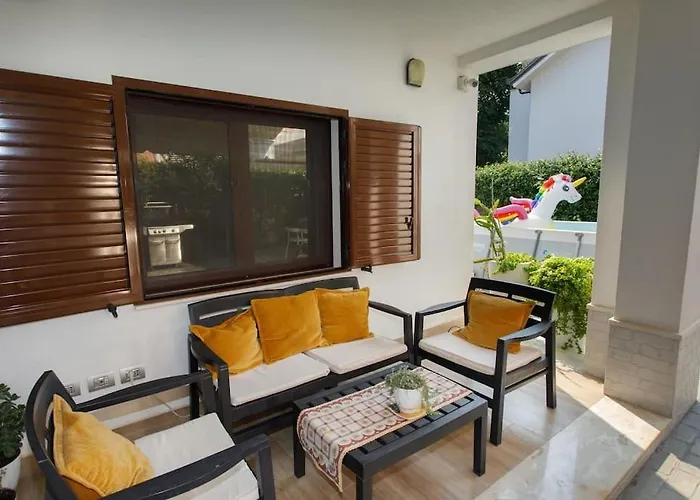 Emi's Golem (Tirana)