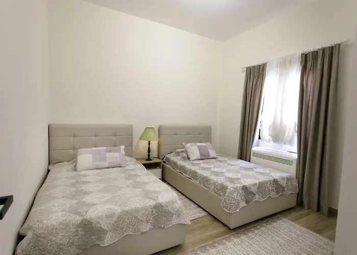 Emi's Villa Golem (Tirana)