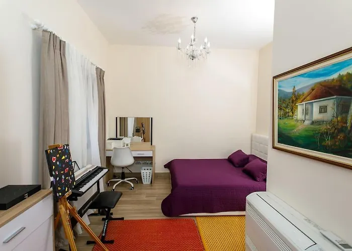 Emi's Golem (Tirana)